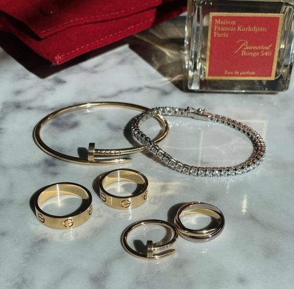 Amoura Love Ring — Gold